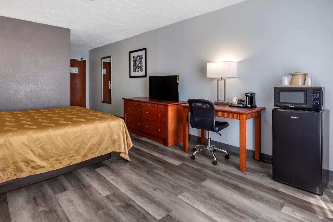 Quality Inn Fayetteville Near Fort Bragg מראה חיצוני תמונה
