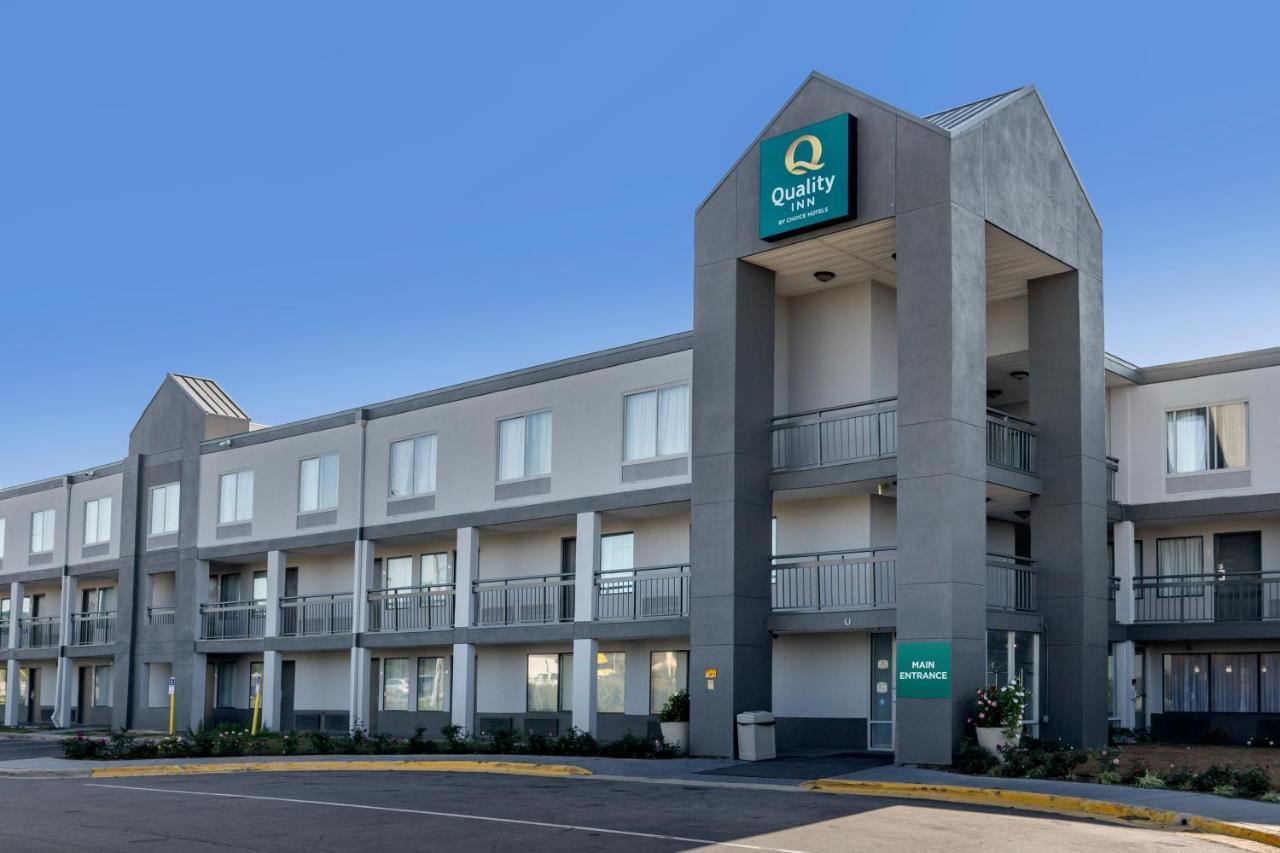 Quality Inn Fayetteville Near Fort Bragg מראה חיצוני תמונה