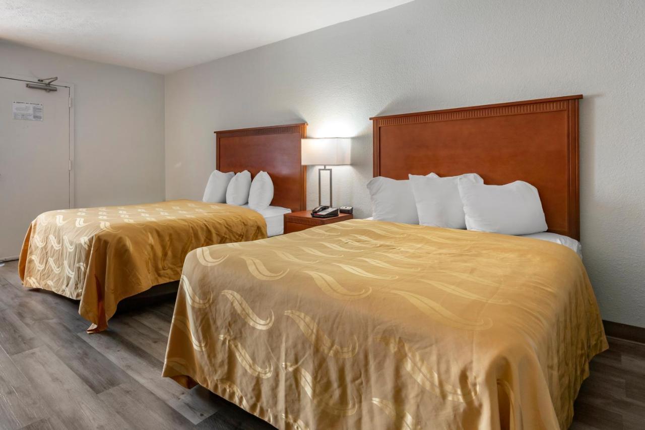 Quality Inn Fayetteville Near Fort Bragg מראה חיצוני תמונה