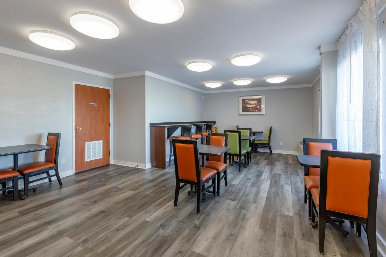 Quality Inn Fayetteville Near Fort Bragg מראה חיצוני תמונה