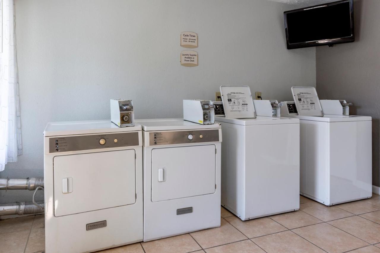 Quality Inn Fayetteville Near Fort Bragg מראה חיצוני תמונה