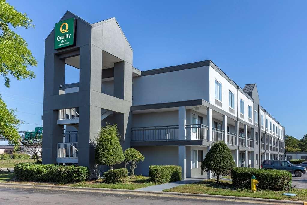 Quality Inn Fayetteville Near Fort Bragg מראה חיצוני תמונה