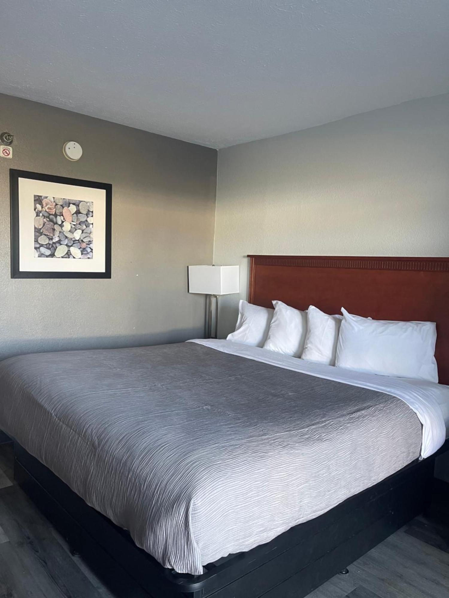 Quality Inn Fayetteville Near Fort Bragg מראה חיצוני תמונה