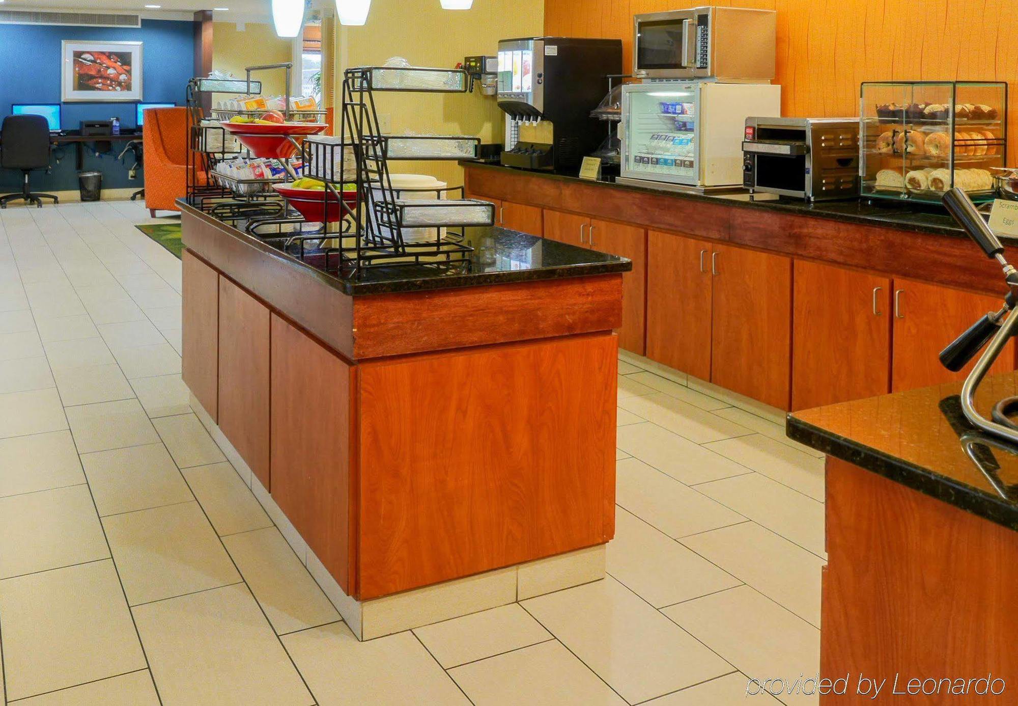 Quality Inn Fayetteville Near Fort Bragg מראה חיצוני תמונה