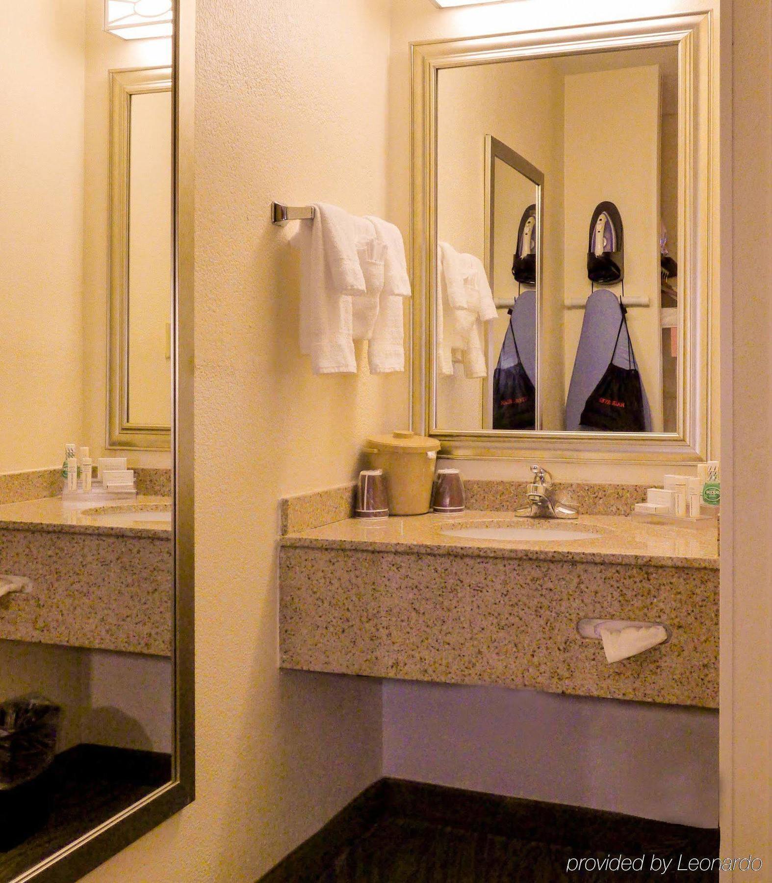 Quality Inn Fayetteville Near Fort Bragg מראה חיצוני תמונה