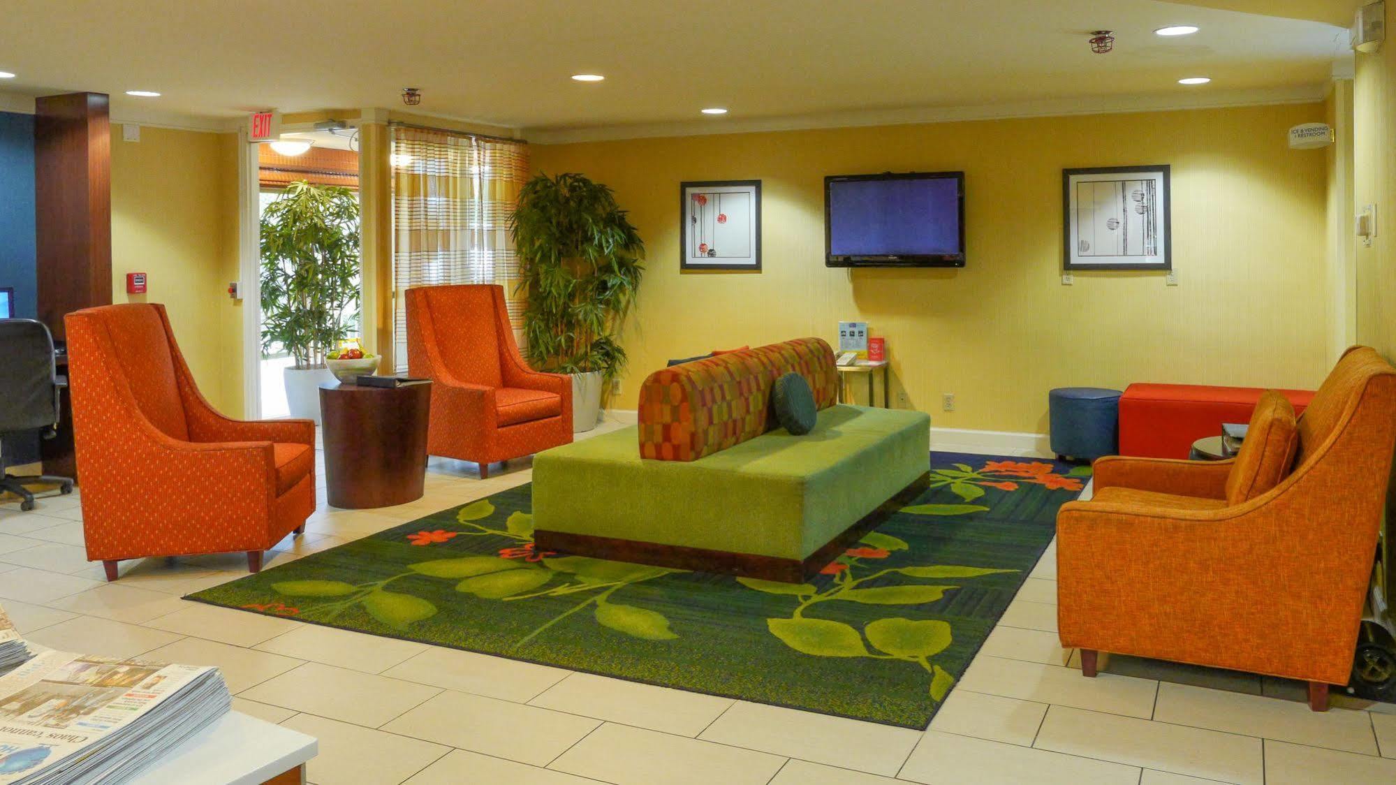 Quality Inn Fayetteville Near Fort Bragg מראה חיצוני תמונה