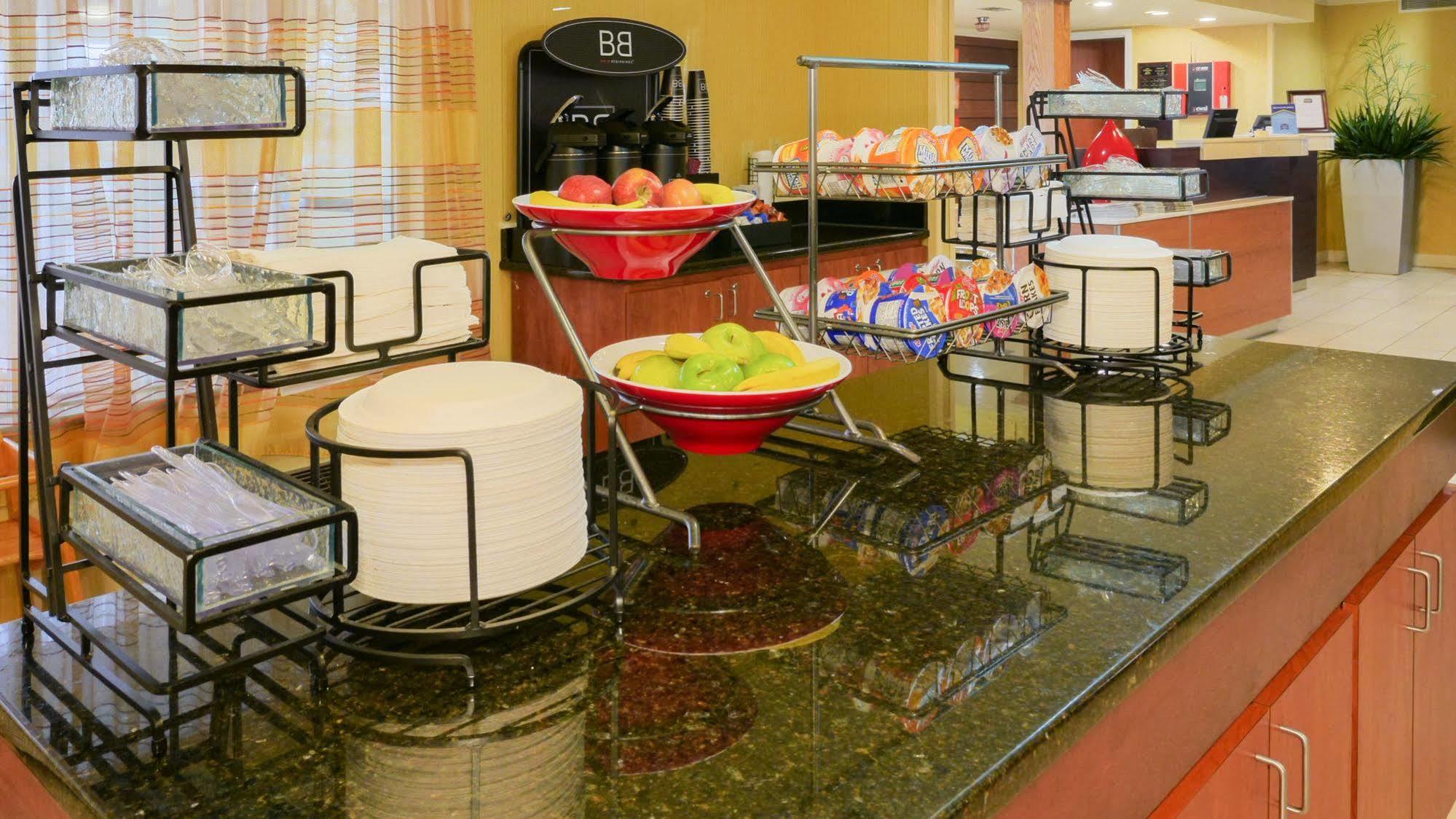 Quality Inn Fayetteville Near Fort Bragg מראה חיצוני תמונה