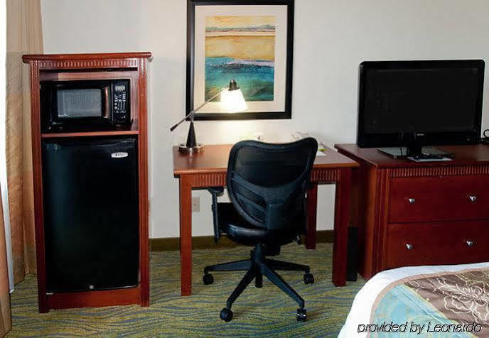 Quality Inn Fayetteville Near Fort Bragg מראה חיצוני תמונה