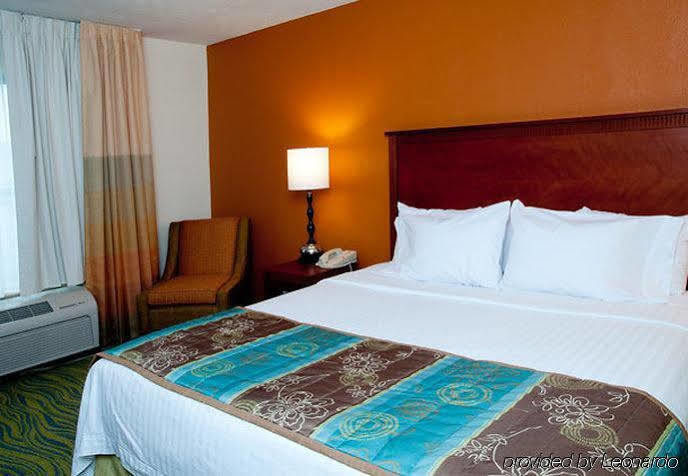 Quality Inn Fayetteville Near Fort Bragg מראה חיצוני תמונה