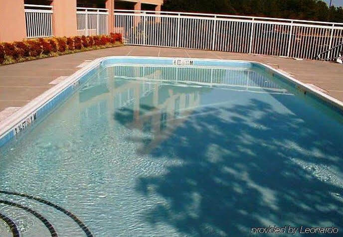 Quality Inn Fayetteville Near Fort Bragg מראה חיצוני תמונה